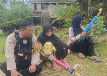 Bhabinkamtibmas Polsek Balocci Desa Tompo Bulu Laksanakan Patroli Dialogis dan Sambangi Warga Kampung Lamporo