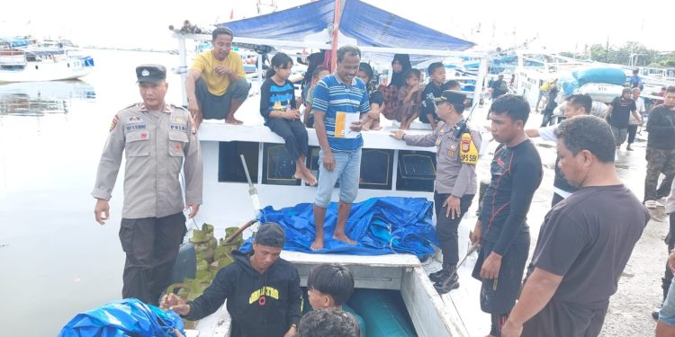 Kapolsek Paotere Ingatkan Warga Pulau soal Keselamatan Laut