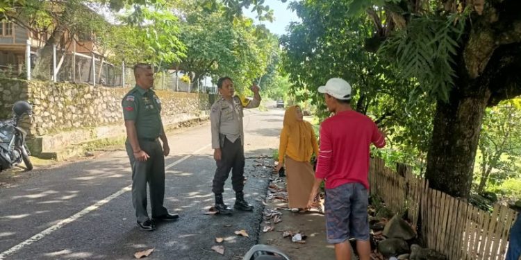 Respon Cepat Bhabinkamtibmas Polsek Bacukiki Antisipasi Pohon Rawan Tumbang