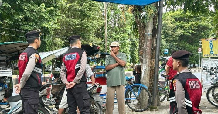 Personel Sat Samapta Polres Takalar Gelar Patroli Dialogis, Ajak Tukang Becak dan Ojek Jaga Kamtibmas