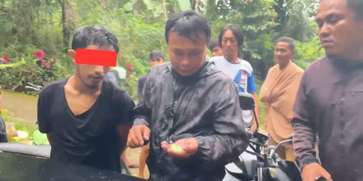 Diwarnai Tindakan Terukur Kearah Ban Mobil, Polisi Tangkap 3 Pemuda dan Amankan Total 14 Paket Sabu Di Toraja Utara