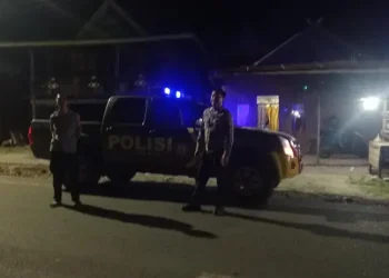 Personil Polsek Alla Laksanakan Patroli Blue Light Untuk Ciptakan Situasi Kondusif
