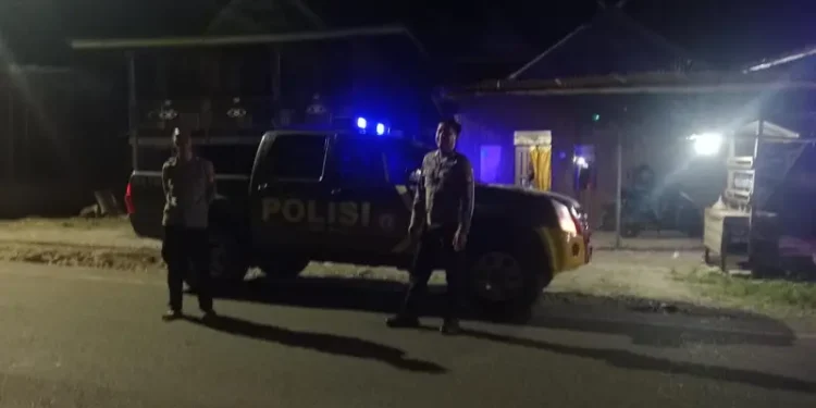 Personil Polsek Alla Laksanakan Patroli Blue Light Untuk Ciptakan Situasi Kondusif