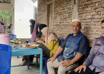 Sisipkan Pesan Kamtibmas, Bhabinkamtibmas Polsek Cenrana Sambangi Warga