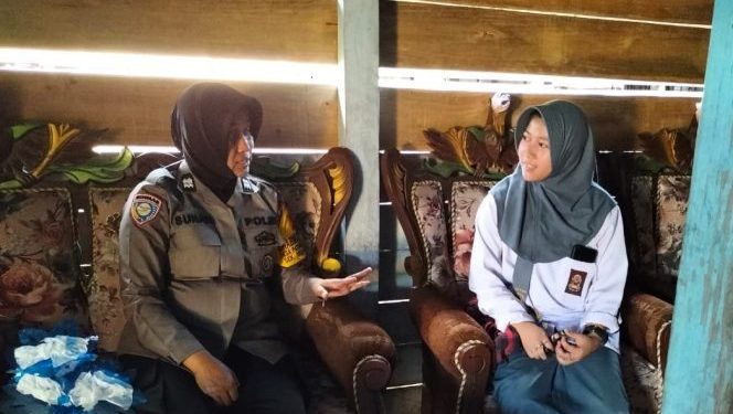 Bhabinkamtibmas Hadir di Desa, Berikan Edukasi tentang Pentingnya Menjaga Keamanan Lingkungan
