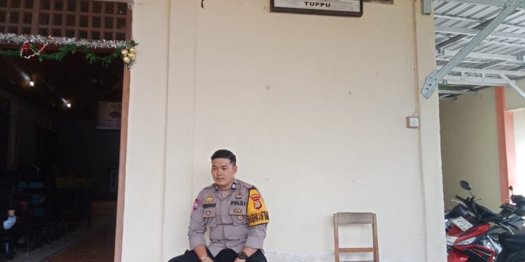 Bhabinkamtibmas Polsek Lembang Amankan Ibadah Kenaikan Yesus Kristus di Gereja Toraja Mamasa