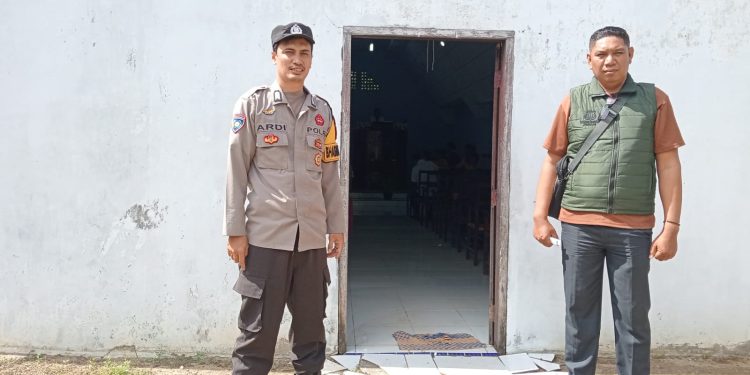 Polsek Patampanua Amankan Ibadah Gereja Toraja di Desa Padangloang