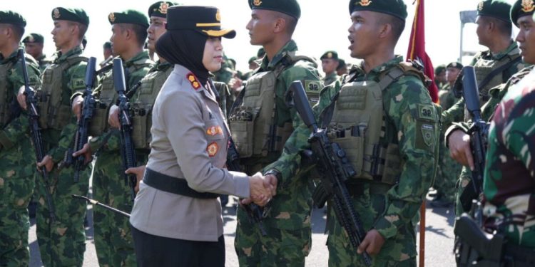 Tunjukkan Sinergi TNI-Polri, Kapolres Pelabuhan Makassar Hadiri Penyambutan Prajurit Yonif 432/WSJ
