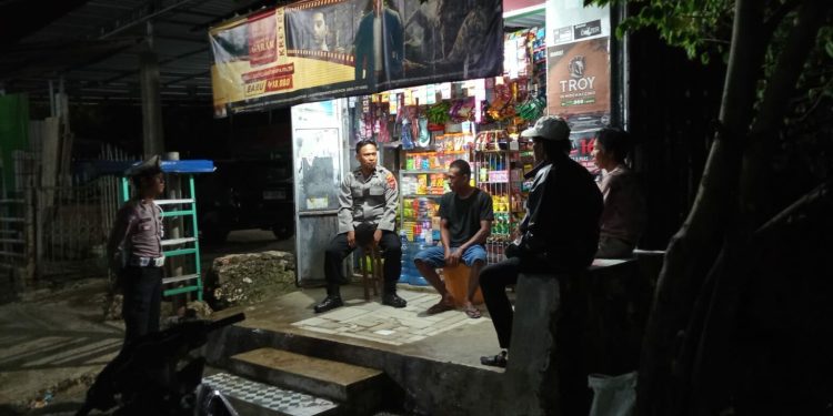 Polsek Segeri Rutin Patroli Himbau Warga Di Malam Hari Agar Selalu Waspada Terhadap Tindak Pidana Pencurian