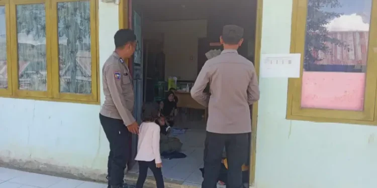 Kapolsek malua AKP Sainal masing bersama dengan Bhabinkamtibmas melaksanakan sambang kunjung ke desa Kolai