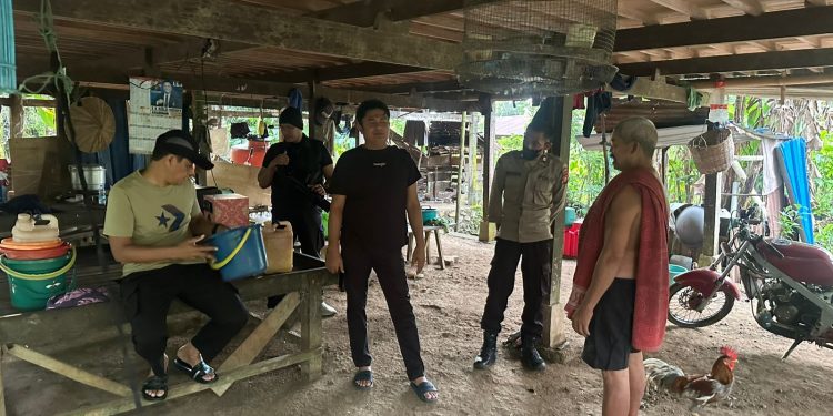 Operasi Pekat Lipu 2025, Polres Pangkep Amankan Dua Penjual Miras Tanpa Izin di Dua Lokasi Berbeda