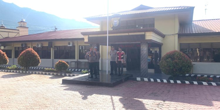 Ph.Wakapolres Enrekang Kompol Andi Asdar Pimpin Apel Pagi, Gelar Riksa Sikap Tampang Dan Kelengkapan Identitas Anggota
