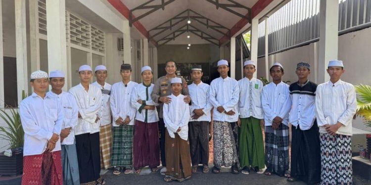 Kapolres Parepare Melaksanakan Rutin Zikir dan Berdoa Bersama Dengan Para Anak Santri