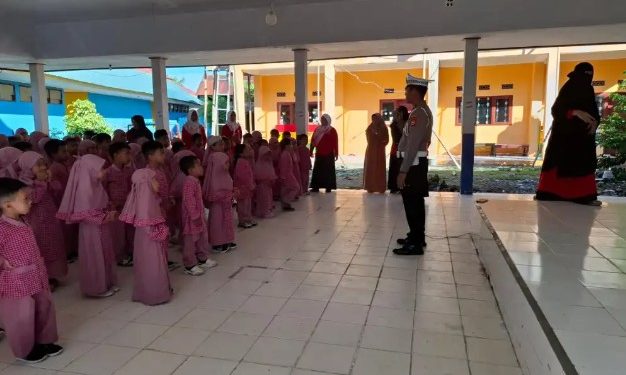 POLISI SAHABAT ANAK , SATLANTAS POLRES PINRANG EDUKASI TERTIB LALU LINTAS KEPADA ANAK USIA DINI