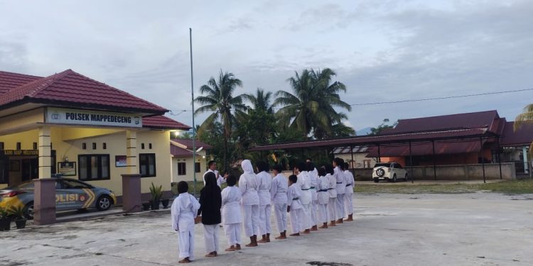 Seni Bela Diri Jadi Media Edukasi Anak dalam Giat Polisi Sahabat Anak di Mappedeceng