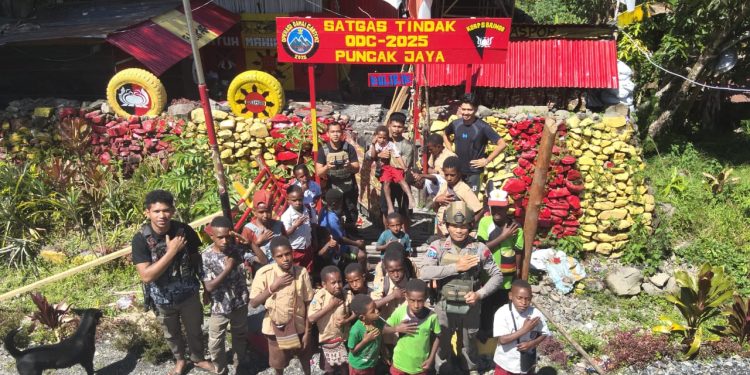 Ops Damai Cartenz-2025 Pererat Kebersamaan dan Motivasi Anak-anak di Kulirik