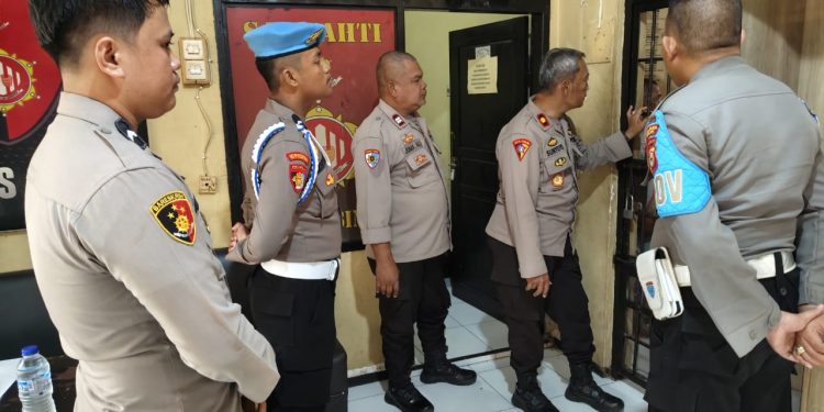 Polres Sinjai Tingkatkan Pengawasan, Kabag Ops.Kontrol Langsung Kondisi Tahanan