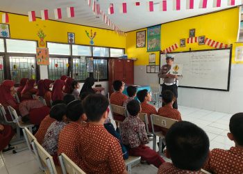 Satlantas Polres Pelabuhan Makassar Masuk SD, Ajak Pelajar Jadi Pelopor Tertib Lalu Lintas