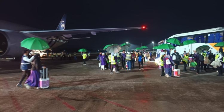 Ratusan Jamaah Haji Kloter Pertama Tiba, Polsek Bandara Lakukan Pengamanan Ketat