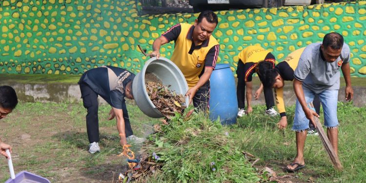 POLRES SOPPENG GELAR BAKTI RELIGI DI MASJID DAN GEREJA, TEGASKAN KOMITMEN TOLERANSI DAN PELAYANAN UNTUK SEMUA