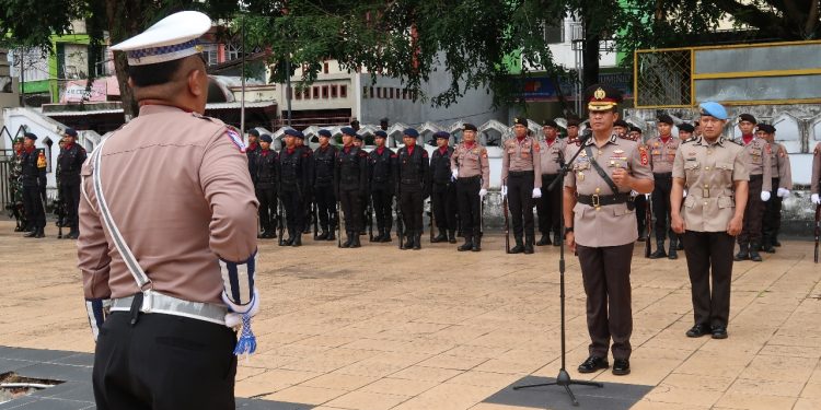 Peringati HUT Bhayangkara Ke 79 Kapolres Parepare Pimpin Upacara Ziarah Rombongan di TMP Parepare