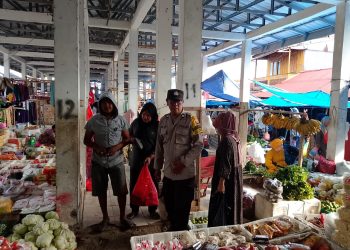 Bhabinkamtibmas Kelurahan Pallameang Laksanakan DDS dan Pengamanan Pasar Tradisional Langnga