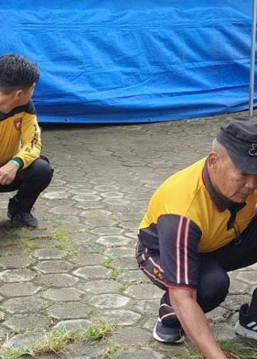 Sambut HUT Bhayangkara Ke-79, Polres Sinjai Gelar Bakti Religi Bersihkan Masjid