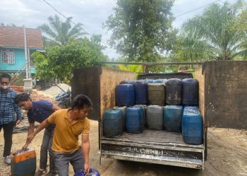 Polisi Amankan Mobil Bermuatan 54 Jerigen Solar Ilegal di Malili