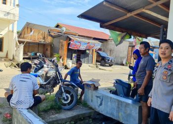 Bhabinkamtibmas Laleng Bata Aktif Sambangi Warga, Ajak Waspada Lingkungan