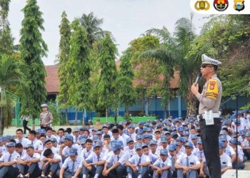 Edukasi yang Menginspirasi: Satlantas Polres Luwu Sapa Siswa SMAN 1 Lewat Police Goes to School