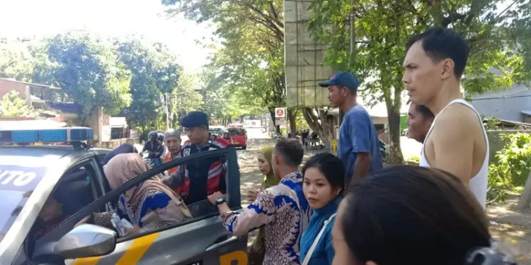 Unit Patroli Polres Jeneponto Bantu Warga Melahirkan, Antar ke RS dengan Mobil Patroli