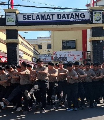 Tingkatkan Kemampuan, Personil Samapta Polrestabes Makassar Gelar Pelatihan Rutin Dalmas