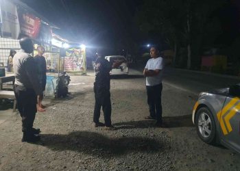 Polsek Belopa Gelar Patroli Dialogis di Malam Hari Ciptakan Rasa Aman dan Nyaman di Lingkungan Masyarakat