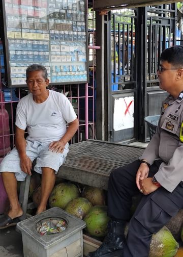 Dekatkan Diri dengan Warga, Bhabinkamtibmas Kelurahan Tellumpanua Lakukan DDS