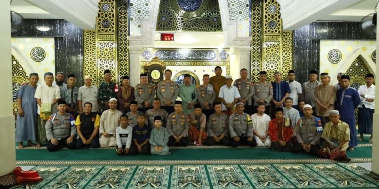 Shalat Subuh Berjamaah, Kapolrestabes Makassar Sampaikan Pesan Kamtibmas