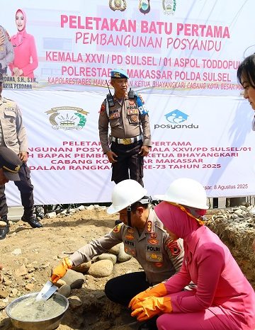 Kapolrestabes Makassar Bersama Ketua Bhayangkari Cabang Tabes Makassar Melakukan Peletakan Batu Pertama Pembangunan Posyandu Kemala