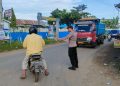 Polsek Moncongloe Berikan Pelayanan di Jalan, Lakukan Pengaturan Lalu Lintas