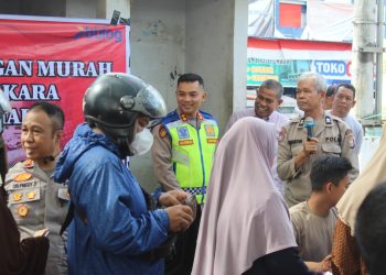 Kapolres Maros Turun Langsung Gelar Gerakan Pangan Murah di Pasar Tramo Maros