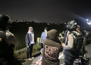 Jaga Kamtibmas, Polres Maros Sambangi Tempat Nongkrong Muda-Mudi Hingga Larut Malam