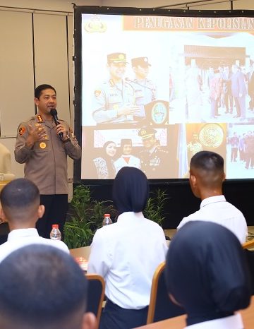 Kapolrestabes Makassar Beri Pembekalan Revolusi Mental untuk Paskibraka Kota 2025