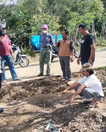 Bhabinkamtibmas dan Babinsa Sambangi Warga, Perkuat Sinergi TNI-Polri di Desa Binaan