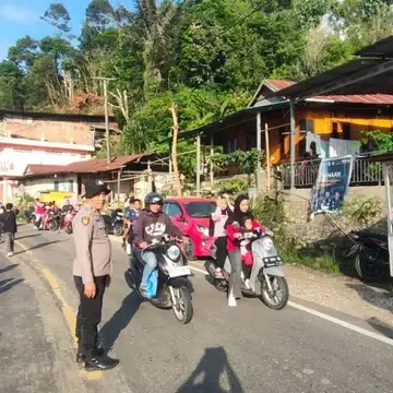 Polsek Alla Laksanakan Pengamanan Jalan Sehat dalam Rangka Memperingati HUT RI ke-80 Tingkat Kecamatan Alla