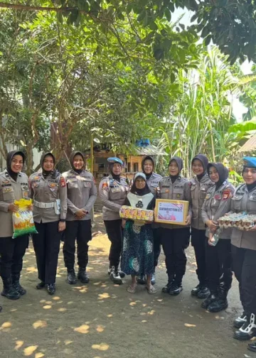 HUT Polwan ke-77, Polres Gowa dan Bhayangkari Cabang Gowa Salurkan Bantuan Sosial di Bontomarannu