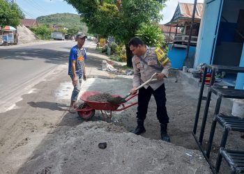 Bhabinkamtibmas Desa Massewae dan Kaballangan Sambangi dan bantu Warga Binaan