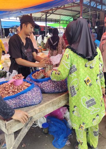 Bhabinkamtibmas Tanra Tuo Sambangi Pasar Cempa Sampaikan Pesan Kamtibmas
