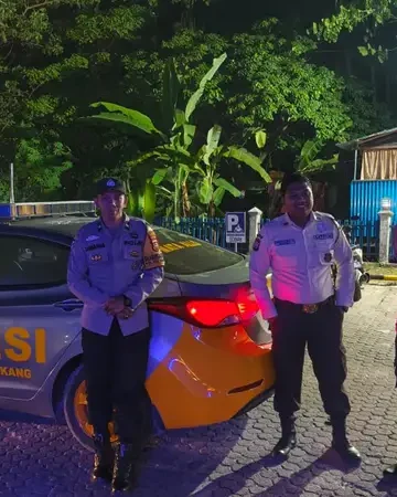 Polsek Enrekang Laksanakan Patroli Blue Light Cegah Gangguan Kamtibmas Pada Malam Hari