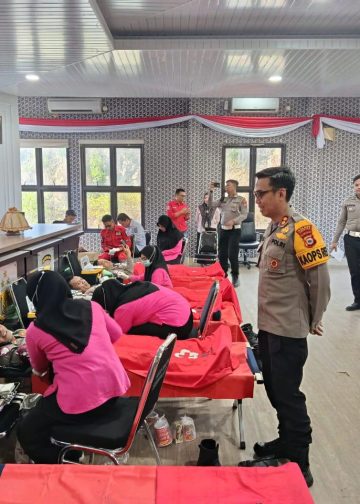 DONOR DARAH DALAM RANGKA HARI JADI HUMAS POLRI KE-74 DI POLRES SOPPENG