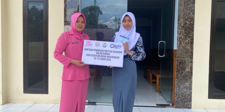 HKGB ke-73, Bhayangkari Cabang Selayar Serahkan Bantuan Pendidikan Prestasi Akademik