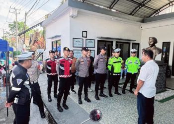 Personel Polres Tana Toraja Amankan Car Free Day di Plaza Kolam Makale