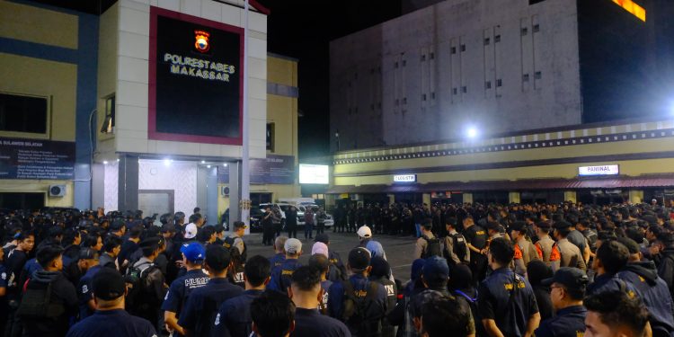 Personel Gabungan Polda Sulsel dan BNN Gelar Operasi Pemulihan Kampung Rawan Narkotika di Kota Makassar